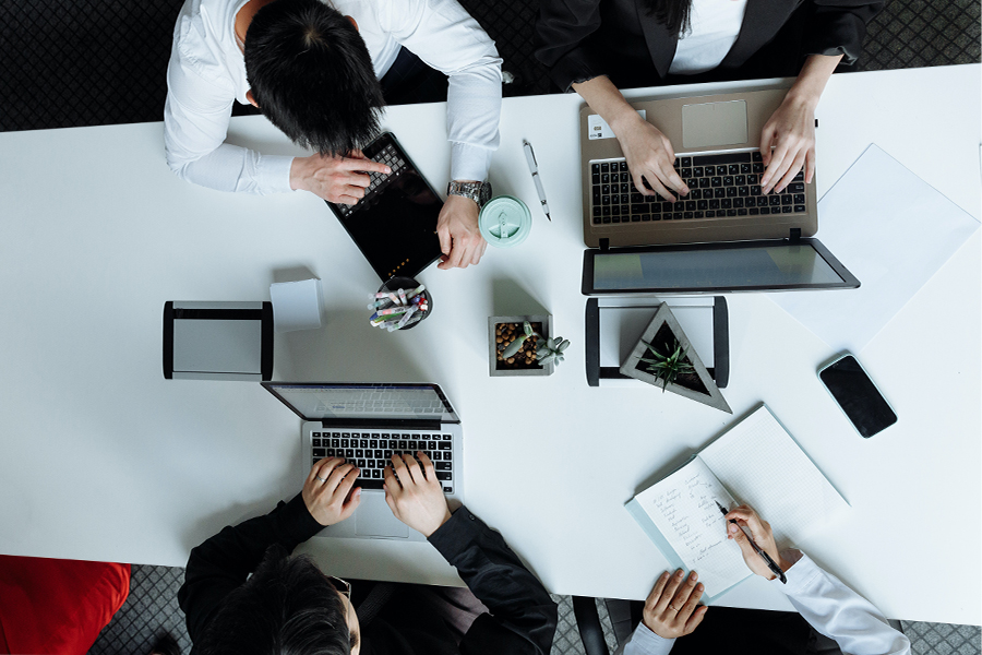 teamwork-discussion-meeting-brainstorming-start-P59ACVM.jpg